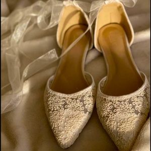 Flat lace wedding shoes